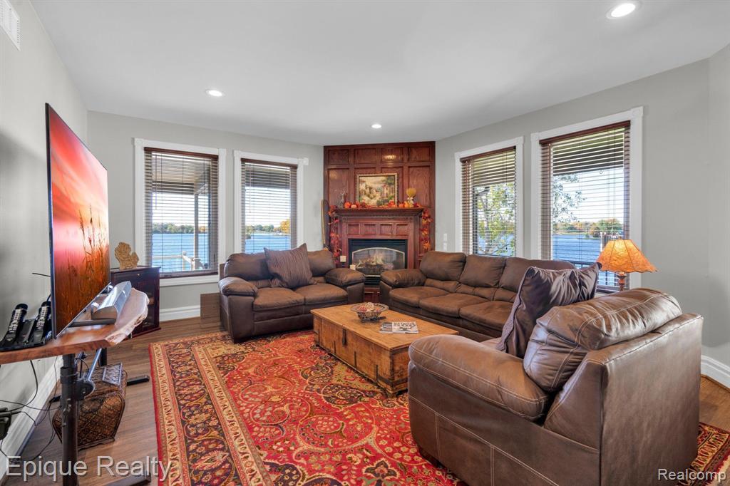 997 Thompson Shore Drive