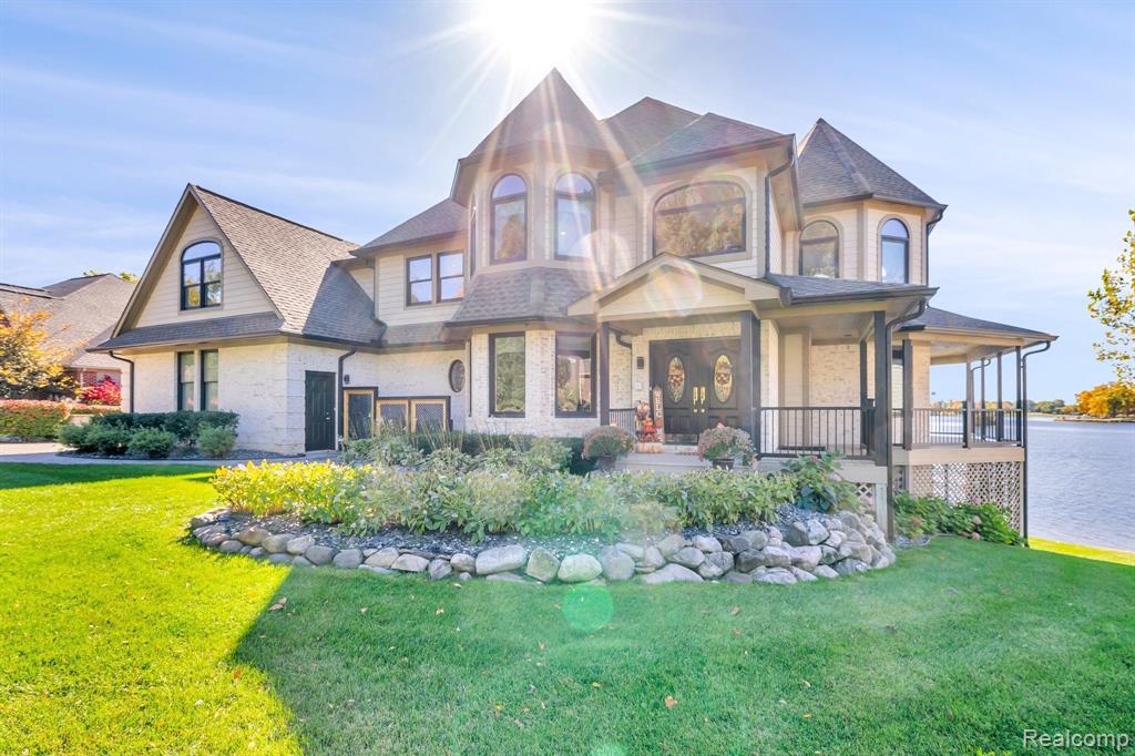 997 Thompson Shore Drive