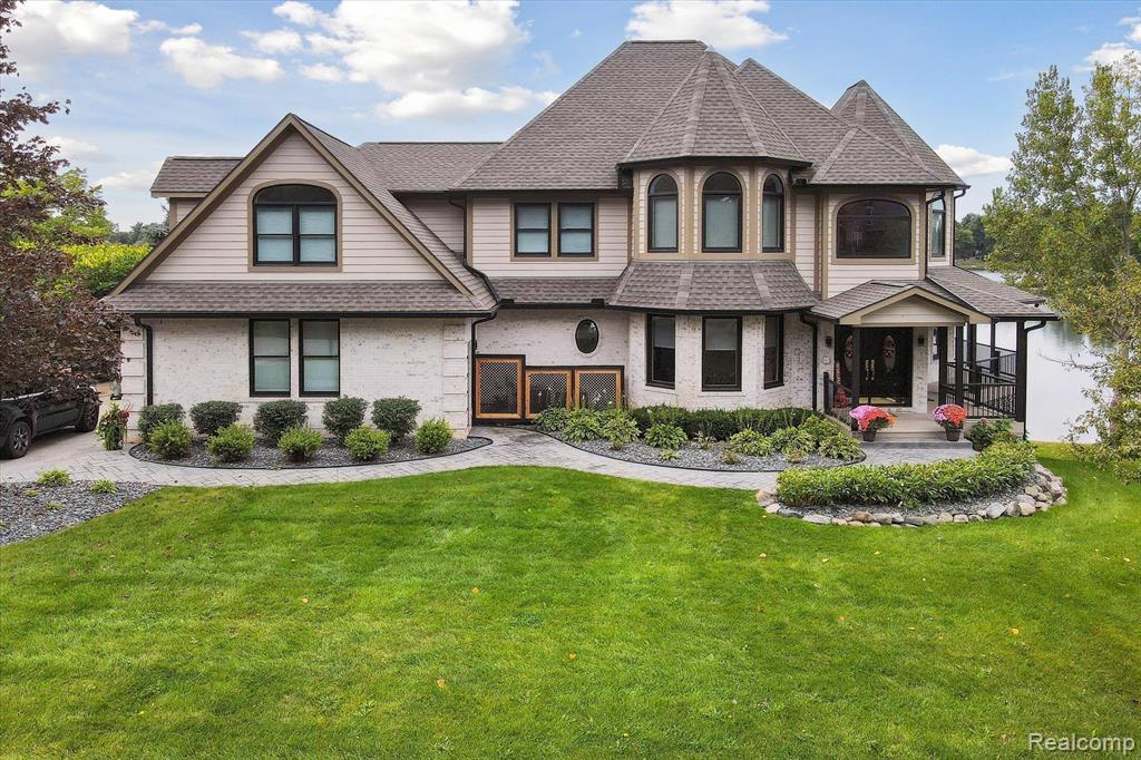 997 Thompson Shore Drive