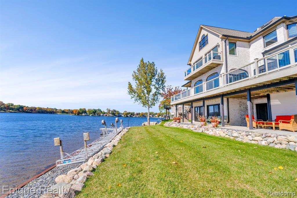 997 Thompson Shore Drive