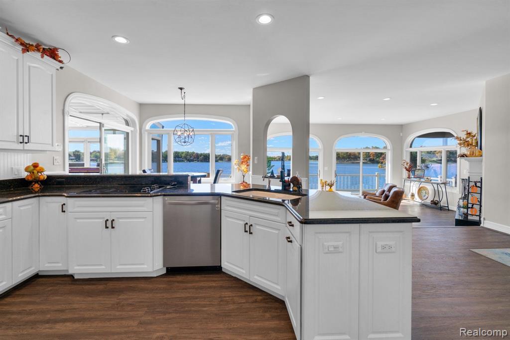997 Thompson Shore Drive