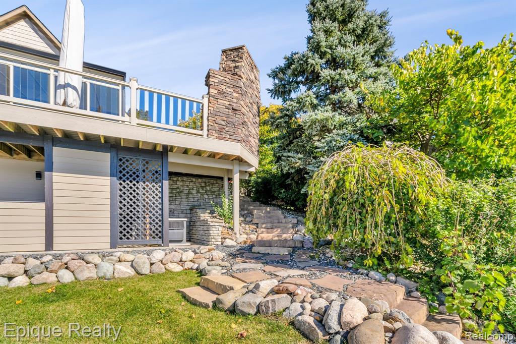 997 Thompson Shore Drive
