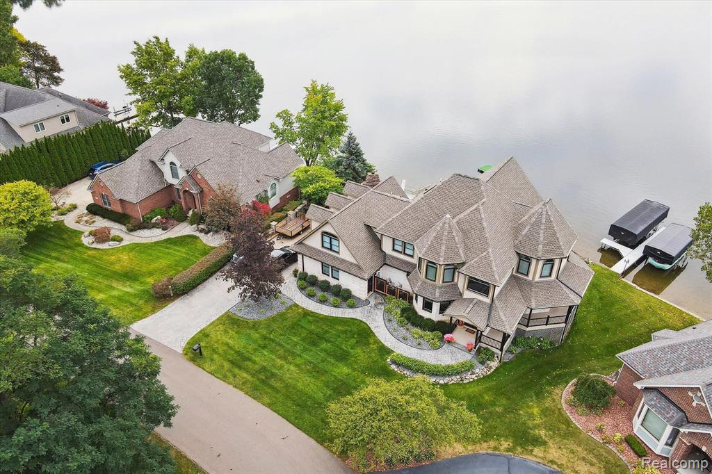 997 Thompson Shore Drive