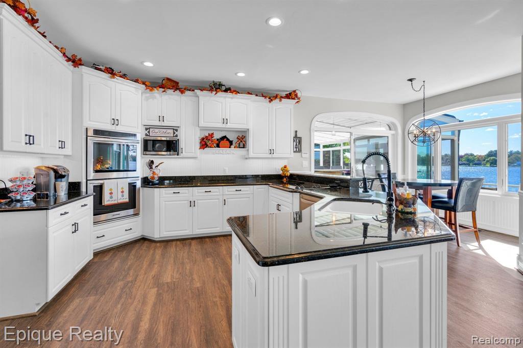 997 Thompson Shore Drive