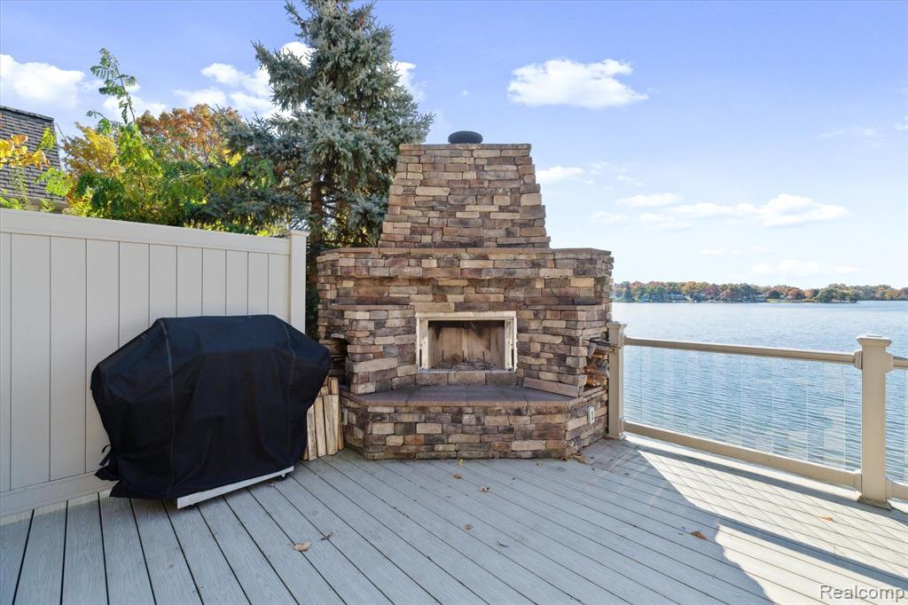 997 Thompson Shore Drive