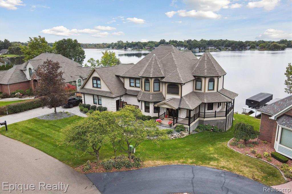 997 Thompson Shore Drive