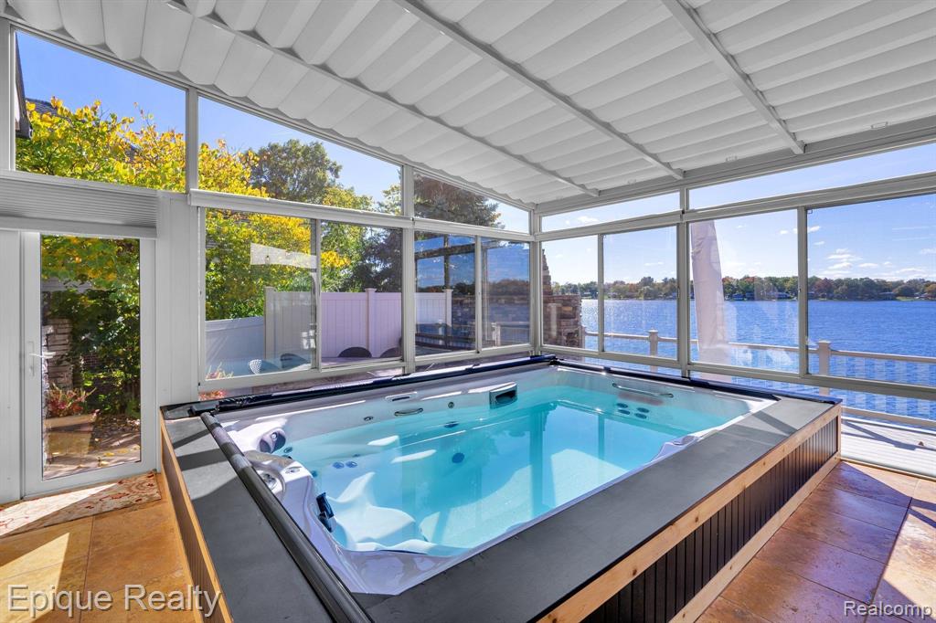 997 Thompson Shore Drive