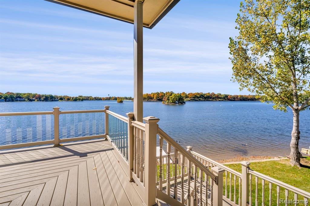 997 Thompson Shore Drive