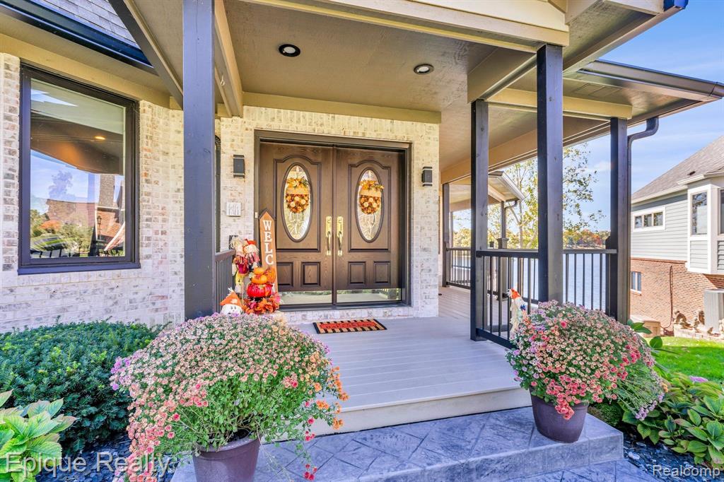 997 Thompson Shore Drive