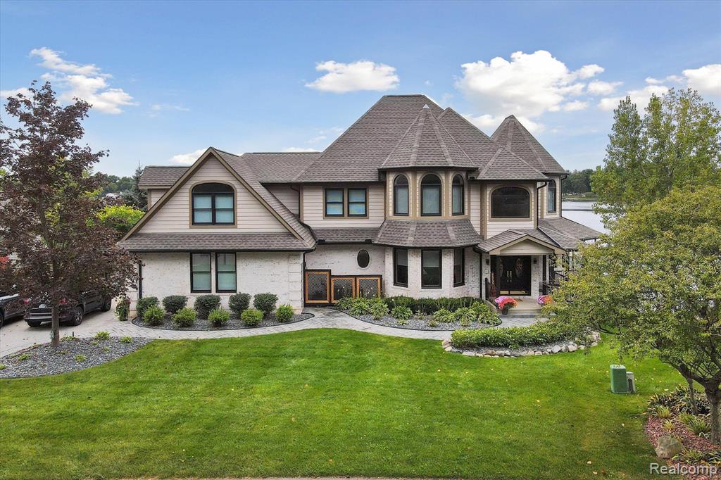 997 Thompson Shore Drive