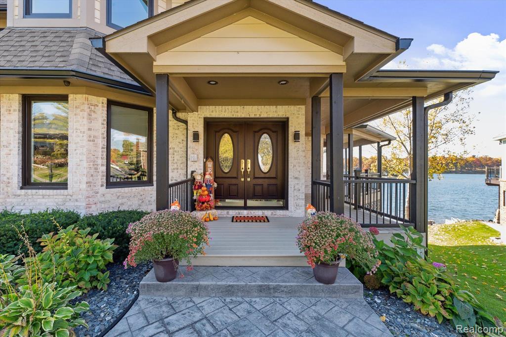 997 Thompson Shore Drive
