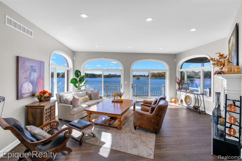 997 Thompson Shore Drive