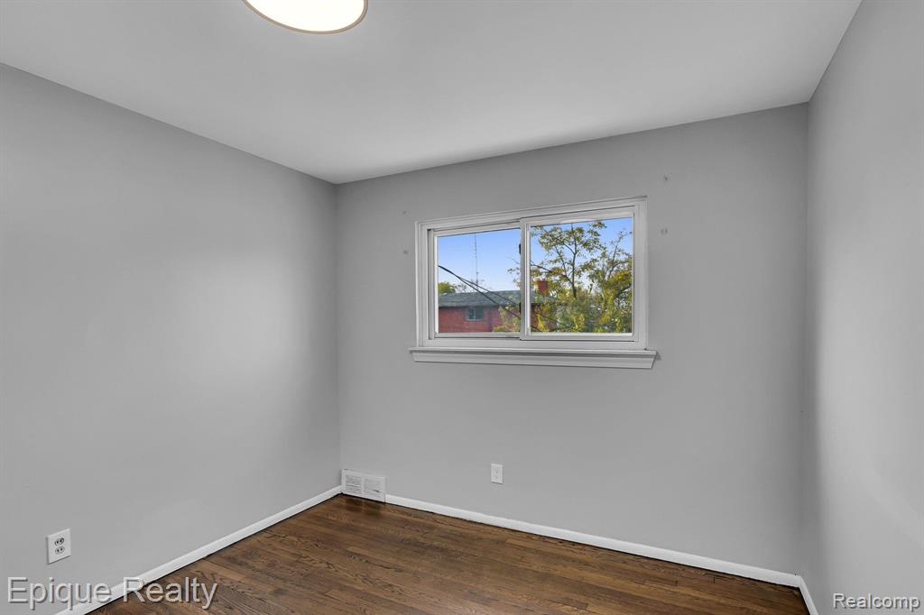 3044 Oakman Boulevard