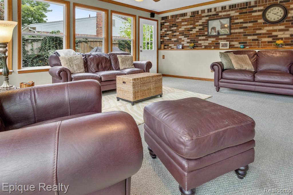 10188 Village Square
