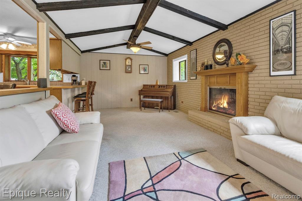 10188 Village Square