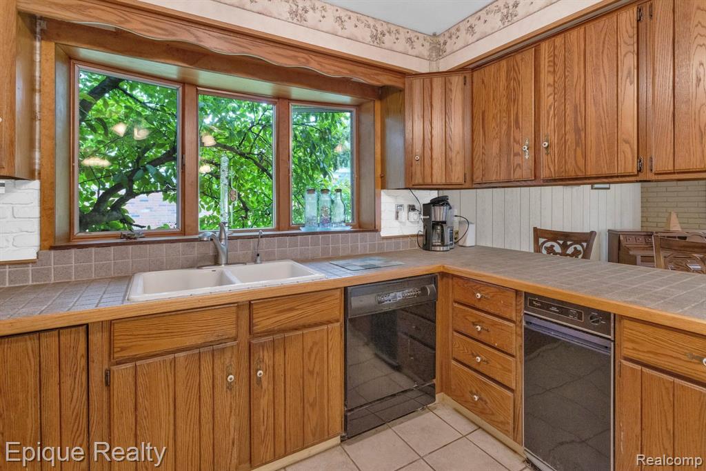 10188 Village Square