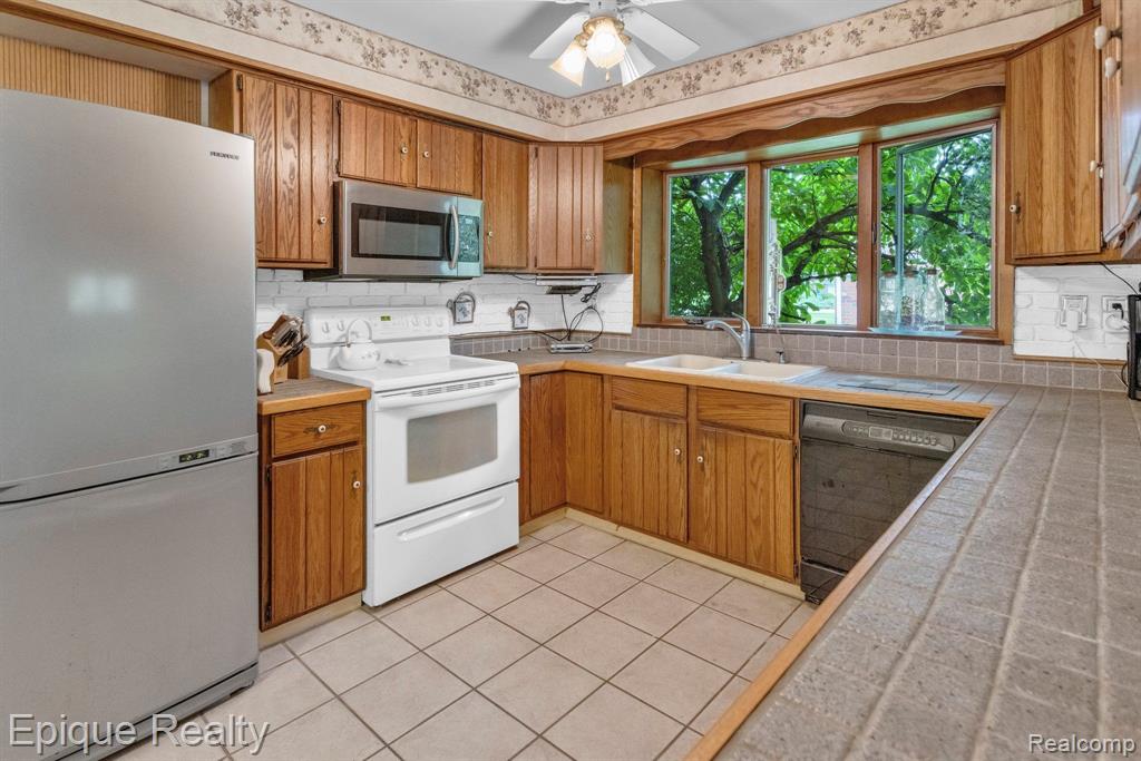 10188 Village Square