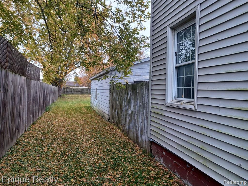 1916 Leland Road