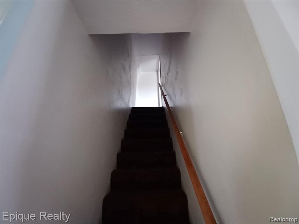 1916 Leland Road