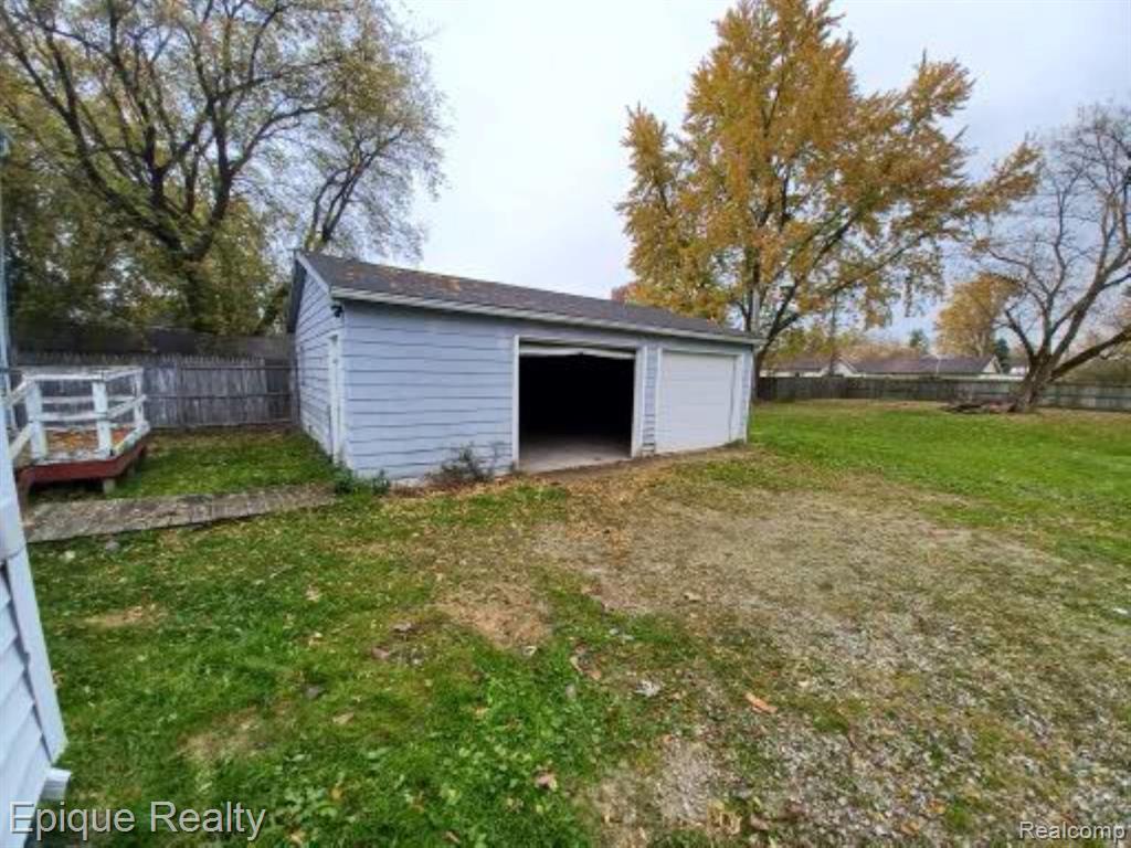 1916 Leland Road