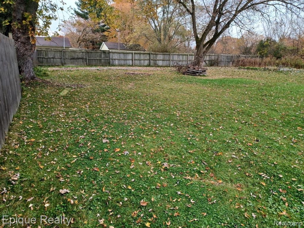 1916 Leland Road