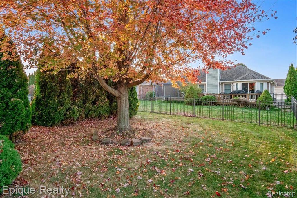 21878 E Sunset Drive