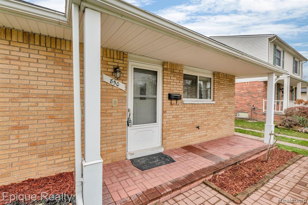 850 N Webik Avenue