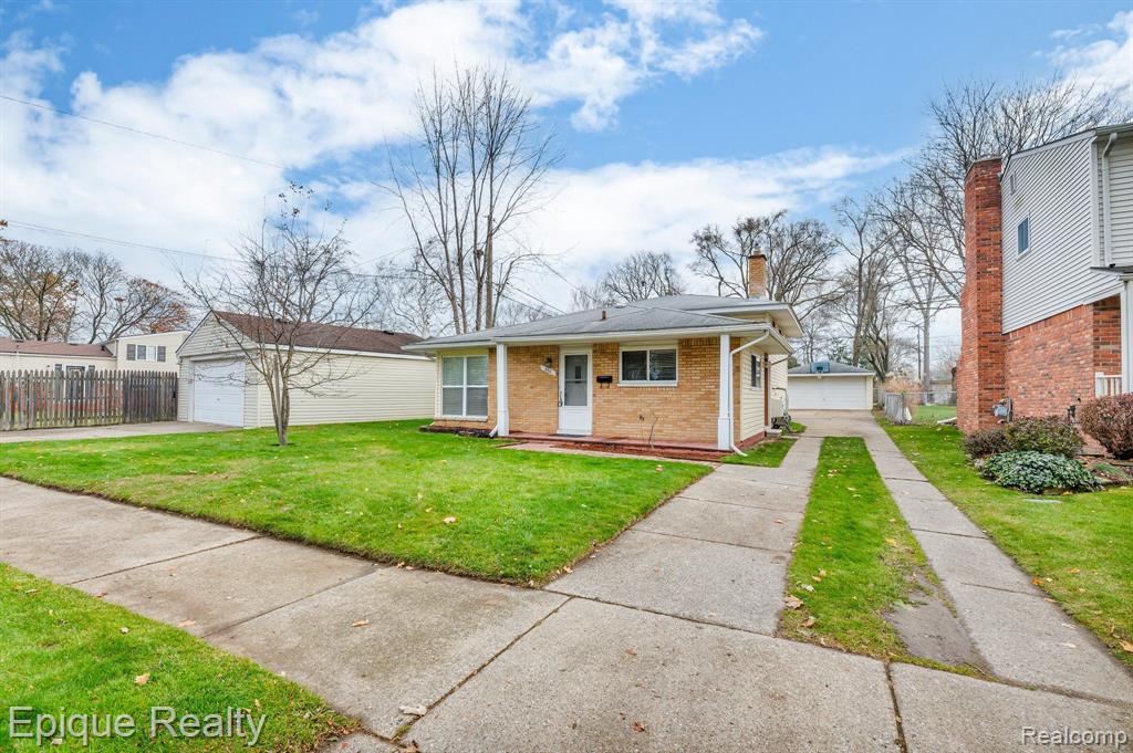 850 N Webik Avenue