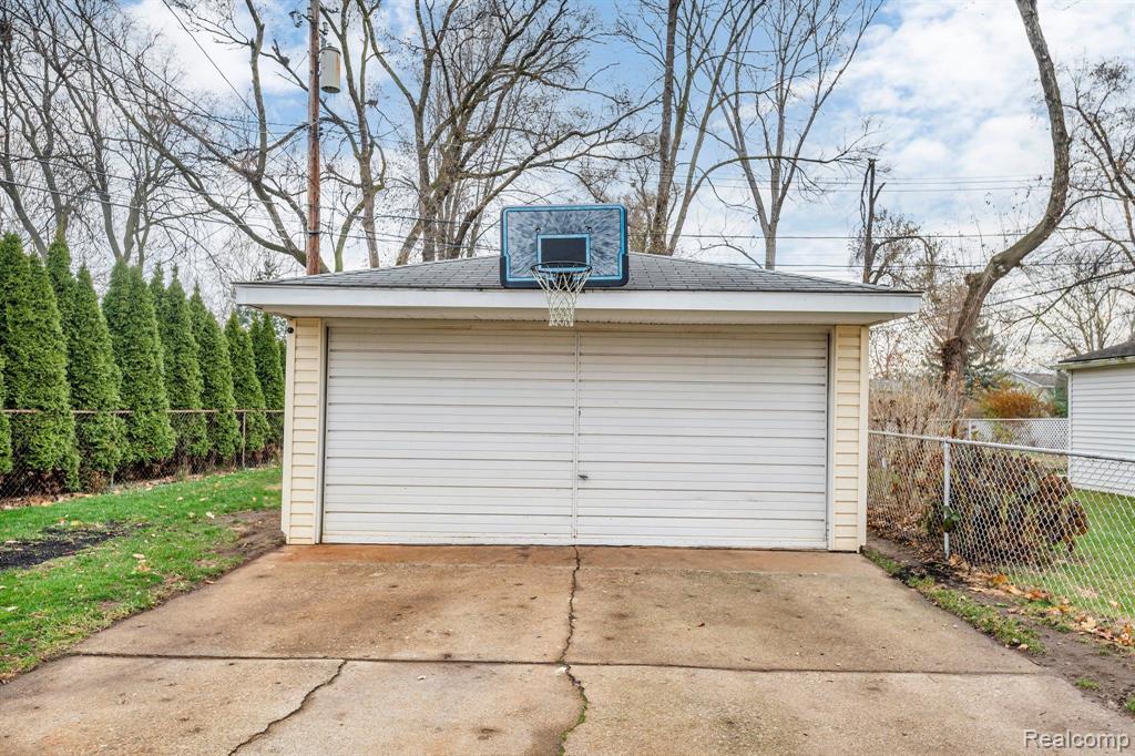 850 N Webik Avenue