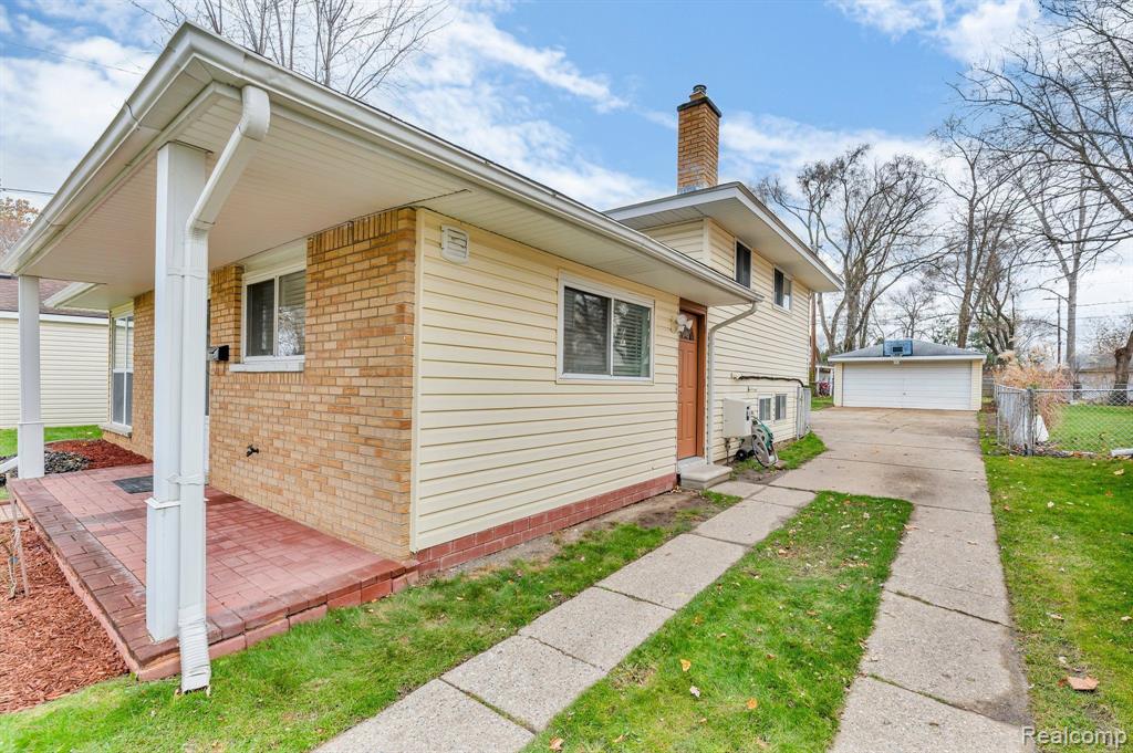 850 N Webik Avenue