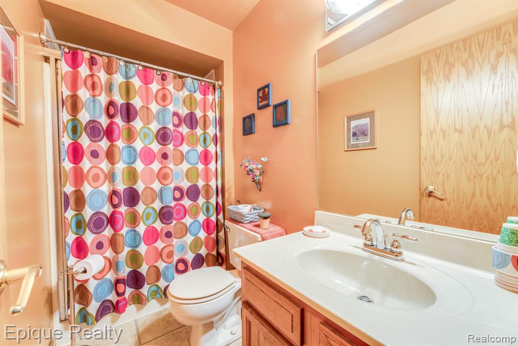 3914 Jack Pine Lane