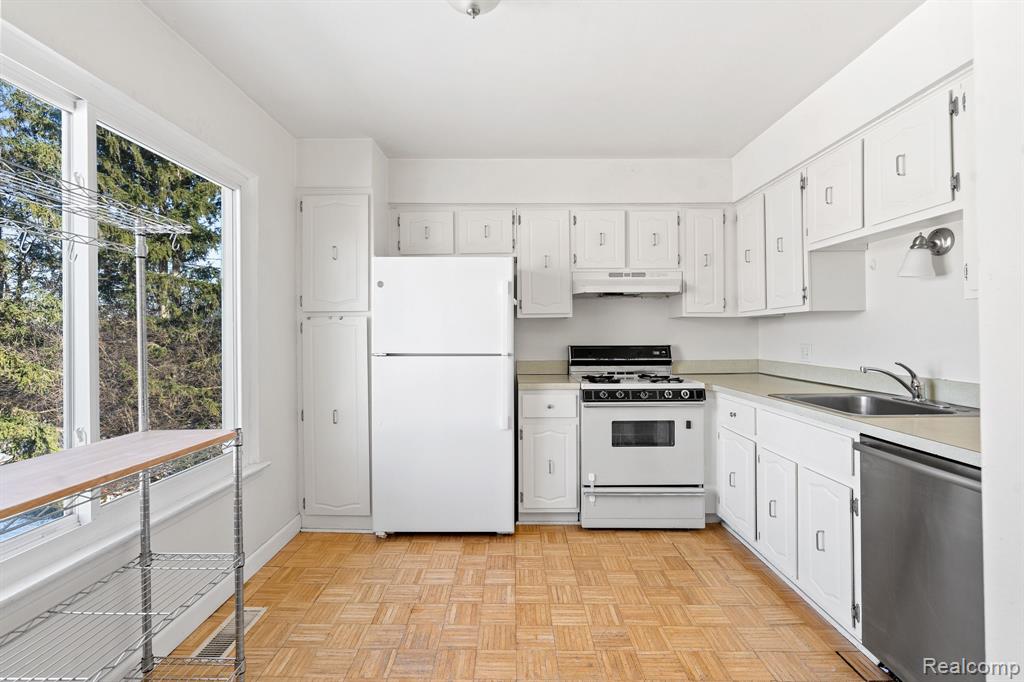 3222 Bolgos Circle