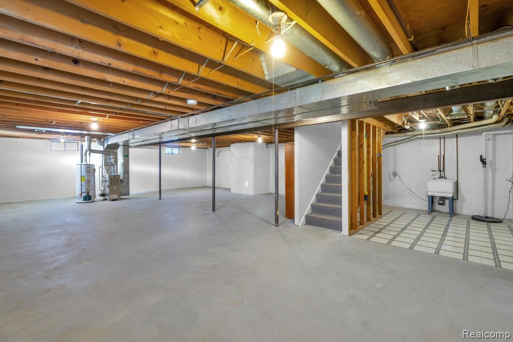 9379 N Linden Road