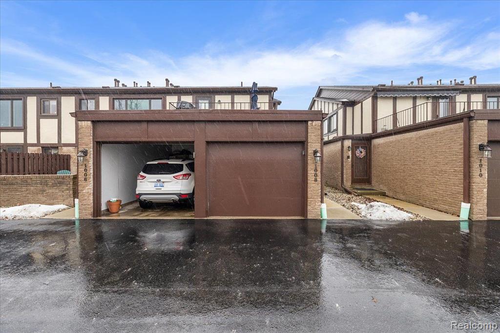 1008 Country Club Drive
