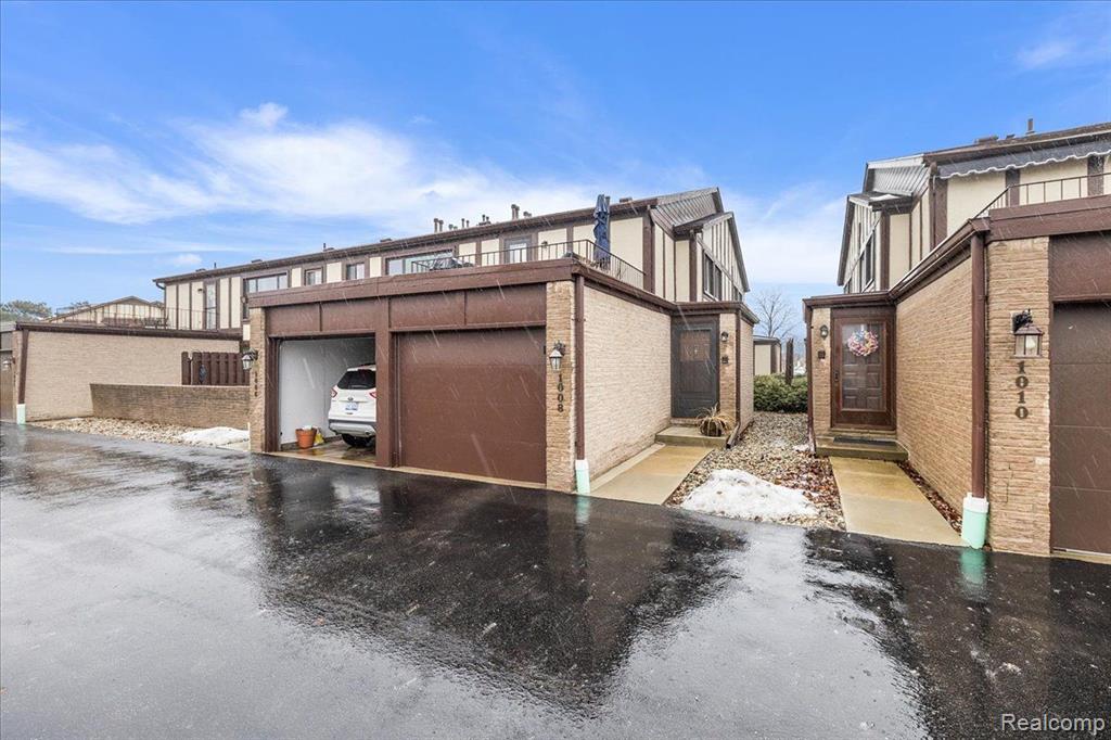 1008 Country Club Drive