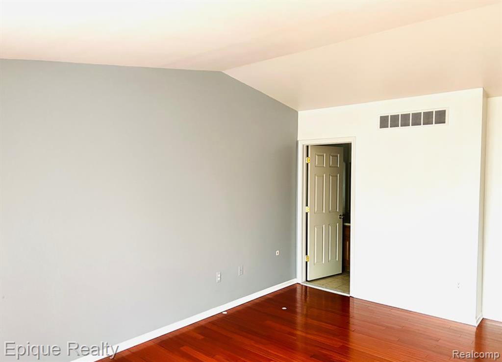 6959 Edgewater Drive