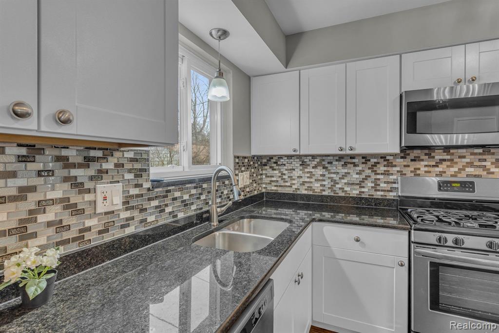 18280 Kinloch