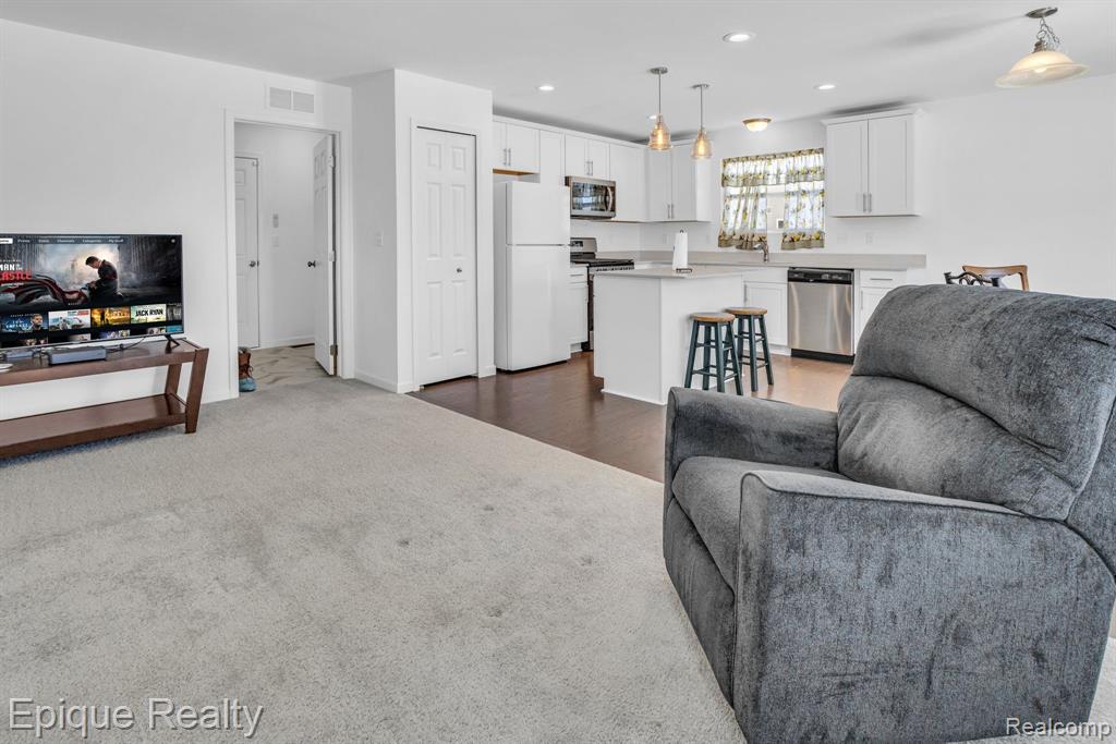 10169 Swan Lake Circle