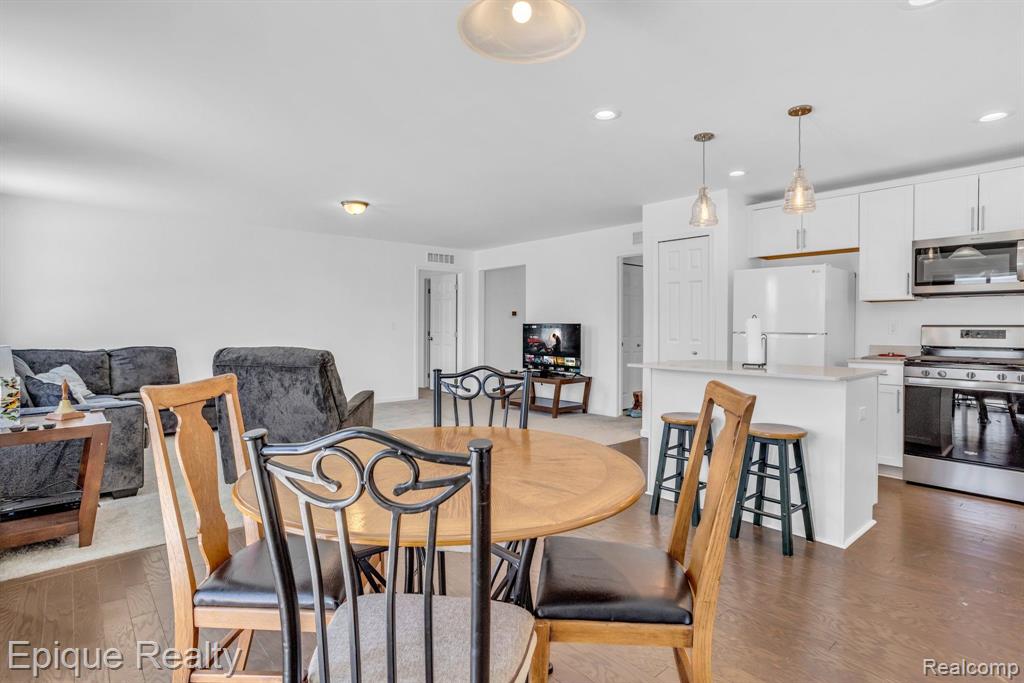 10169 Swan Lake Circle
