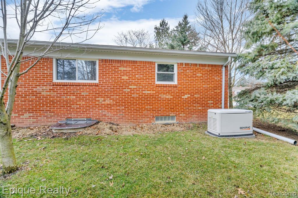 6084 Herbmoor Street
