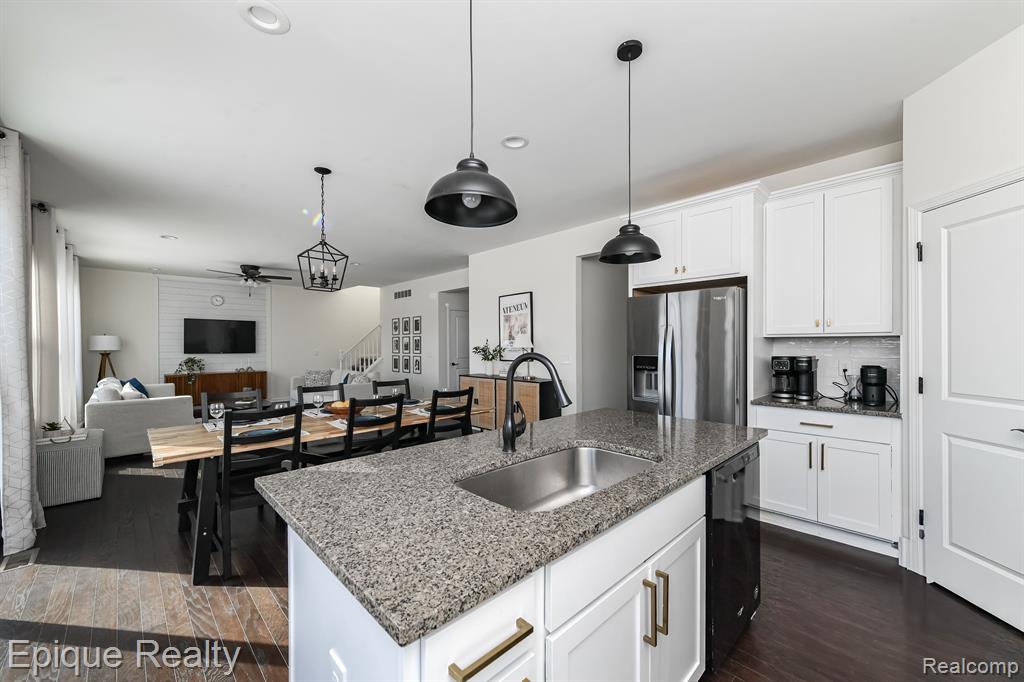 4314 Rolling Meadow Lane