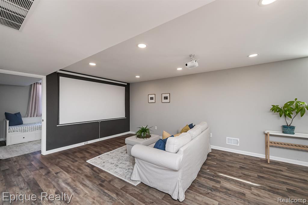 4314 Rolling Meadow Lane