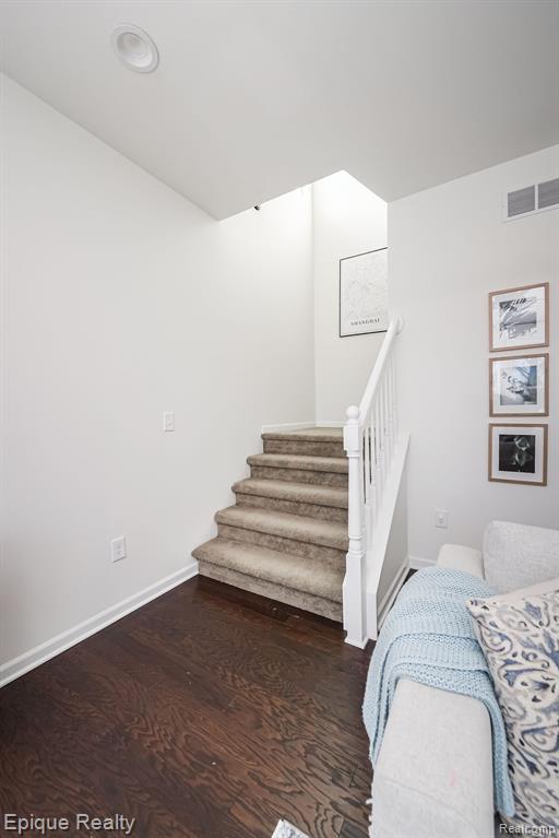 4314 Rolling Meadow Lane