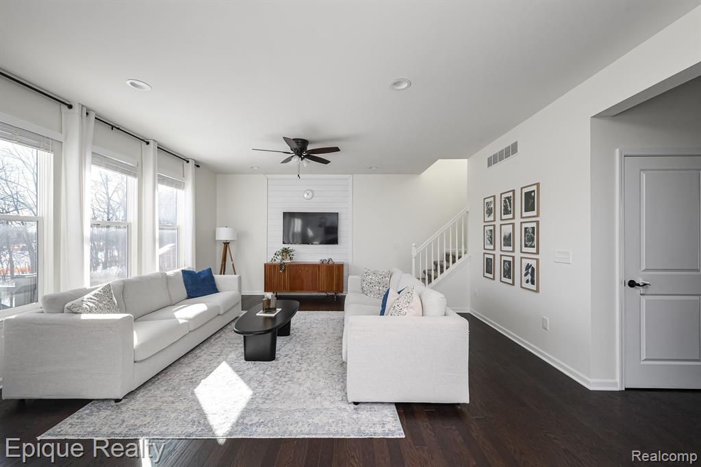 4314 Rolling Meadow Lane