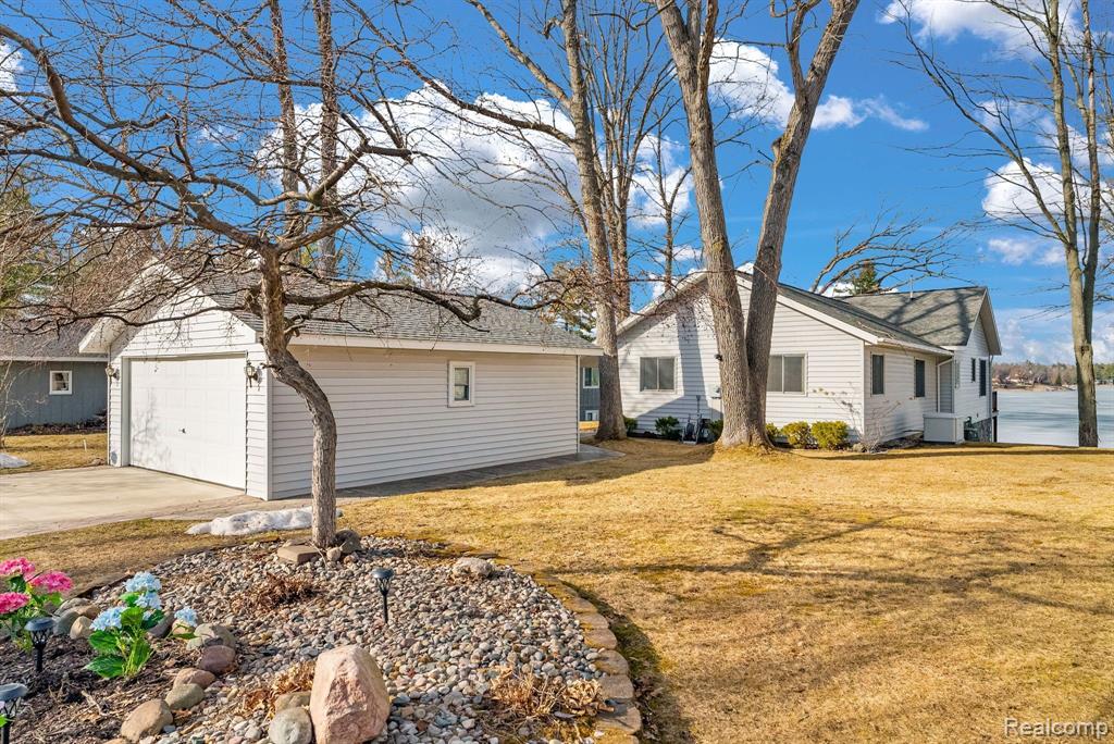 1617 S Ogemaw Trail