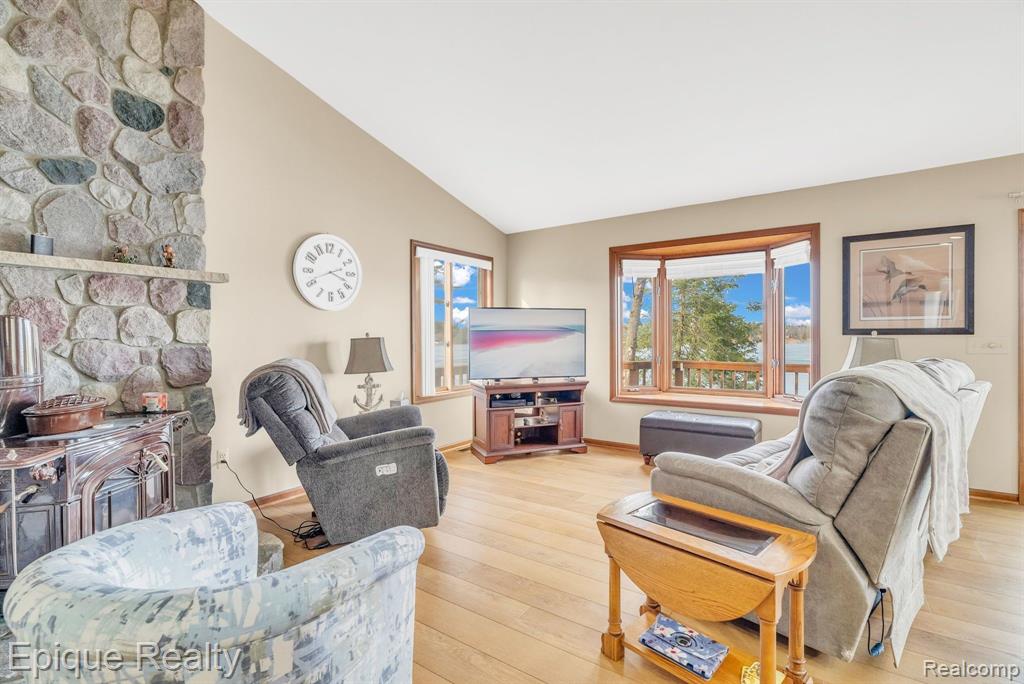 1617 S Ogemaw Trail