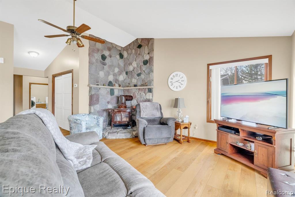 1617 S Ogemaw Trail