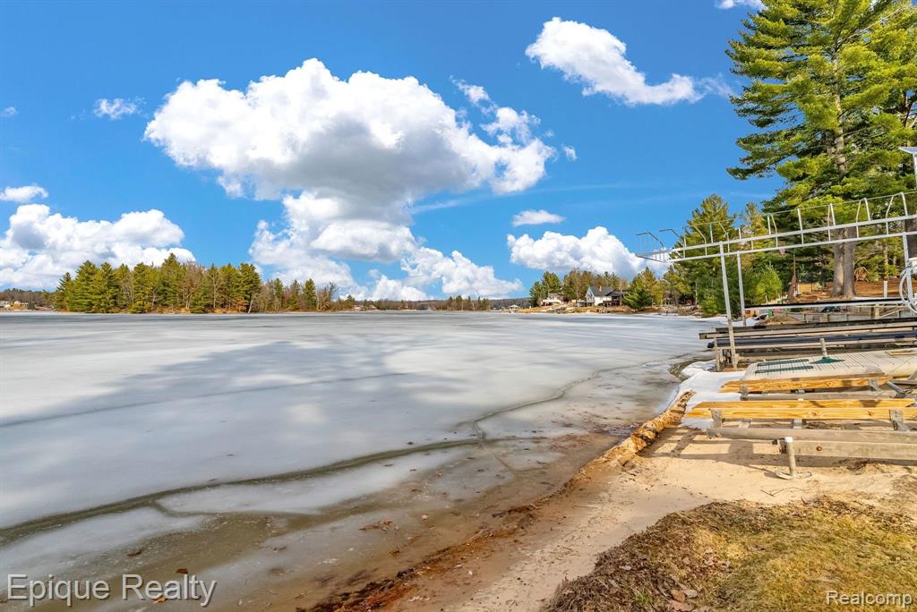 1617 S Ogemaw Trail
