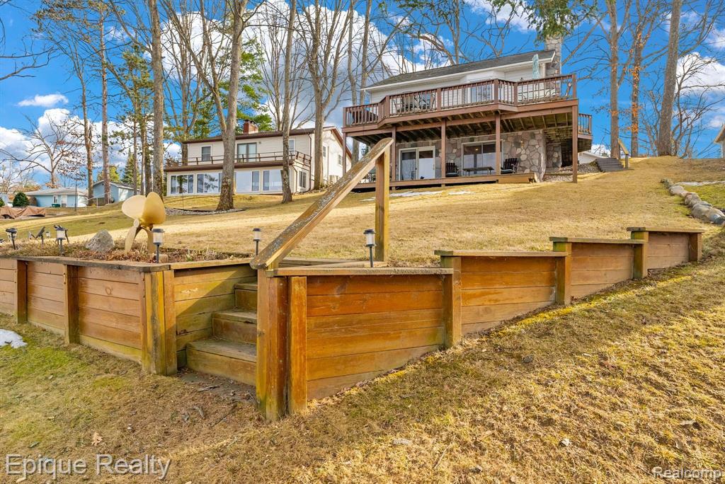 1617 S Ogemaw Trail