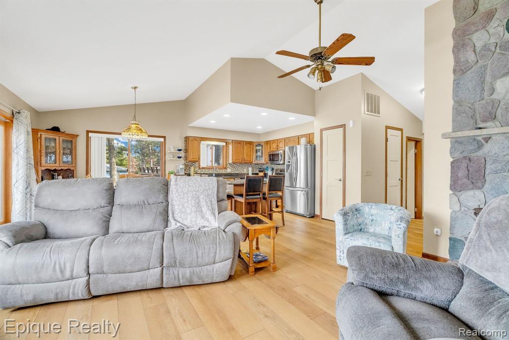 1617 S Ogemaw Trail